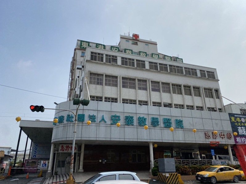屏東東港安泰醫院把莫德納第二劑錯打成AZ，88人之中有9人傳身體不適掛急診。記者陳弘逸／攝影