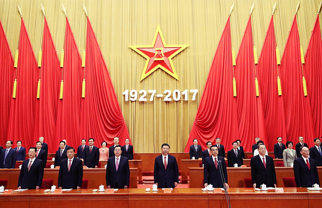 左一為張高麗本人，圖為2017年8月1日慶祝中國人民解放軍建軍90週年大會。 圖...
