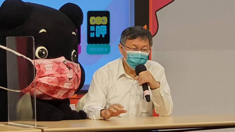 台北市長柯文哲上午參加「台北熊好券」抽獎時受訪。記者楊正海／攝影