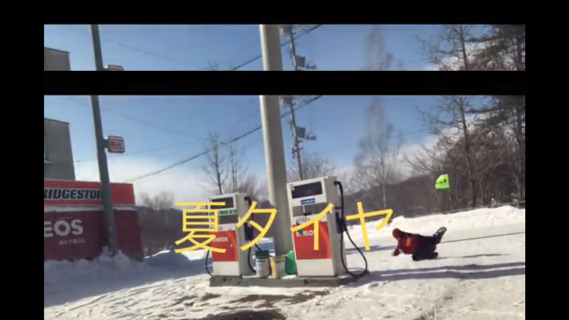 一位日本網友親自示範打滑的狀況，說明在雪中開車的危險性。圖擷取自twitter