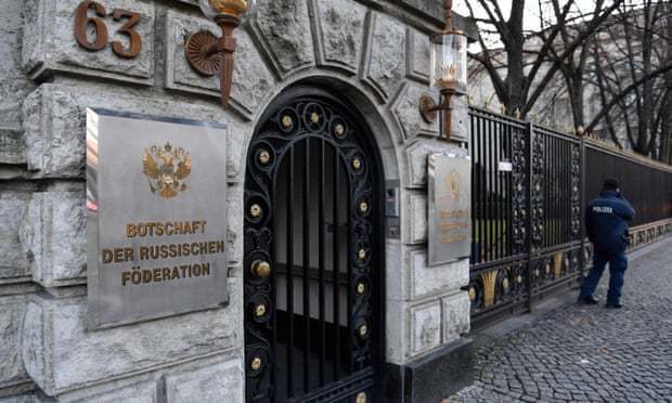 德國媒體報導，俄羅斯駐柏林大使館一名外交官上月被發現陳屍在使館外，其真實身份是俄國的臥底情報員。法新社