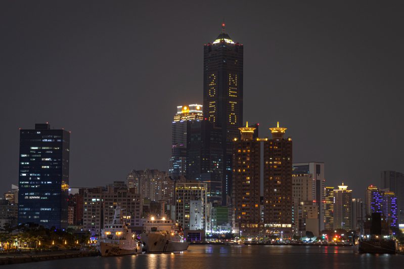 民間團體希望透過點亮高雄地標85大樓，喚起台灣社會對議題的重視。圖／綠色和平提供