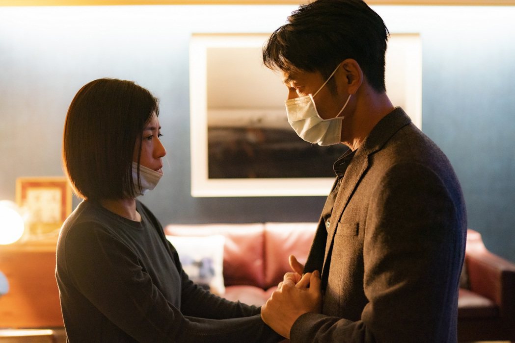賈靜雯、李李仁在「瀑布」飾演離婚夫妻。圖／《本地風光》提供