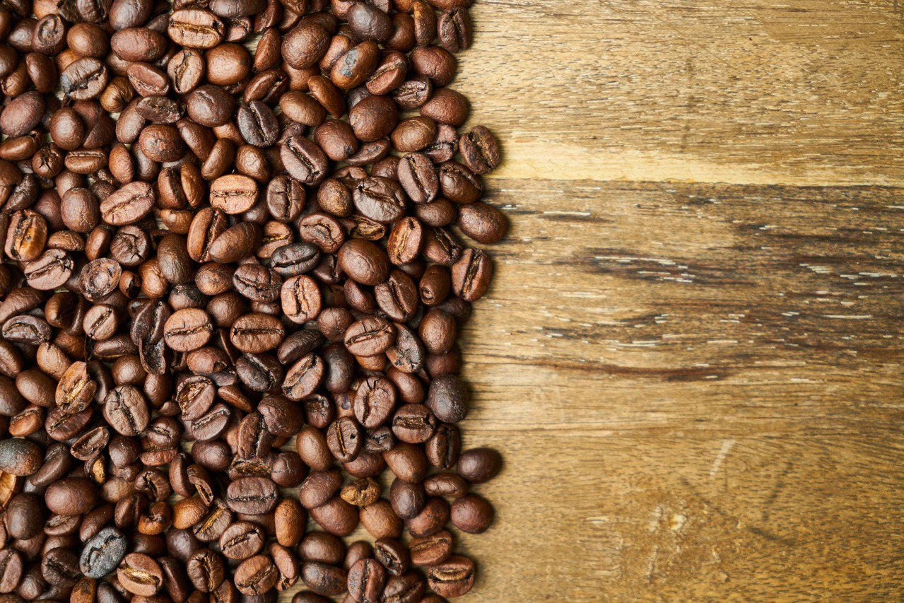 咖啡中的咖啡因對人體而言是一種中樞神經興奮劑，有提振精神的效果。 圖／pexel...
