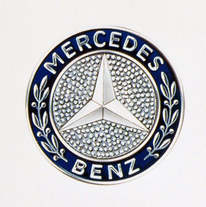 現今我們所熟悉的三芒星Logo在1926年兩公司合併後啟用。 圖／Mercede...