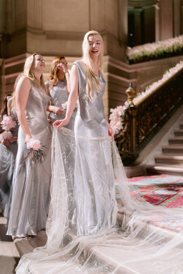 Ivy Getty的婚禮伴娘禮服由設計大師John Galliano量身打造。圖...
