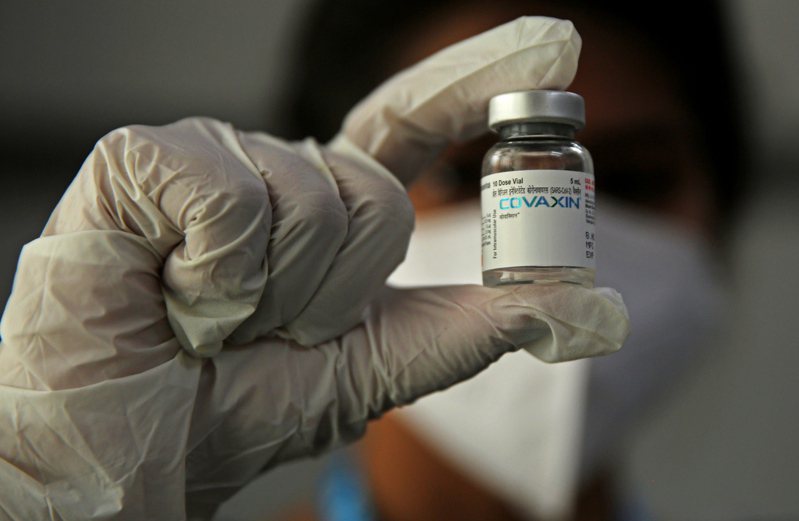 越南衛生部今天批准印度國產疫苗Covaxin在越南緊急使用。這是越南批准的第9款COVID-19（2019冠狀病毒疾病）疫苗。 圖／歐新社資料照