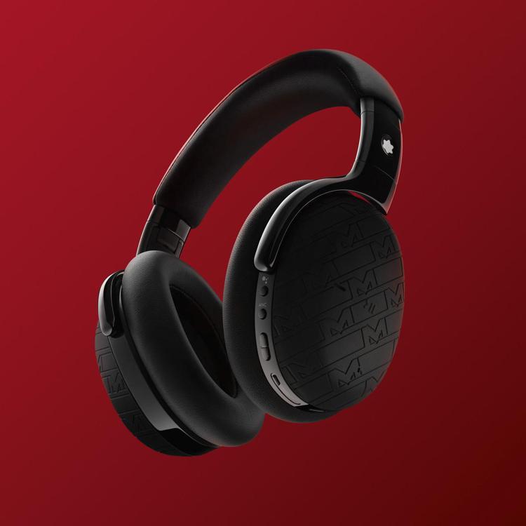 萬寶龍 MB01全罩式智慧型耳機UltraBlack款，20,400元。圖 / ...