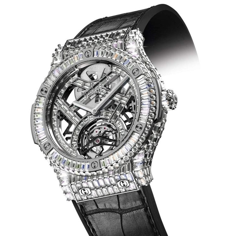 宇舶Classic Fusion 全球限量8枚全方鑽白金鏤空陀飛輪腕表，約2013年製，估價110萬港元起。圖／邦瀚斯提供