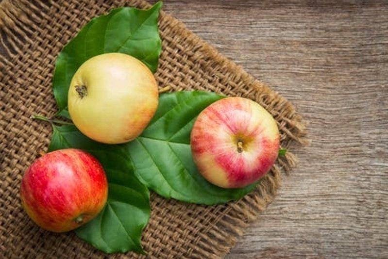 蘋果的果皮營養價值高，富含很多植化素，包括多酚、楊梅素、綠原酸、槲皮素等。 圖／...