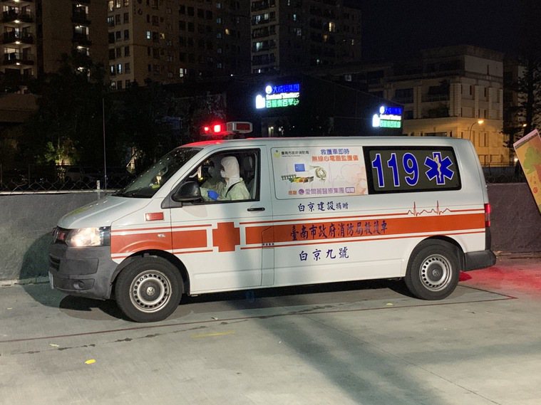 因應疫情趨緩，台南市消防局目前僅安排歸仁專載隊值勤，若防疫專線有明確告知急重症，...