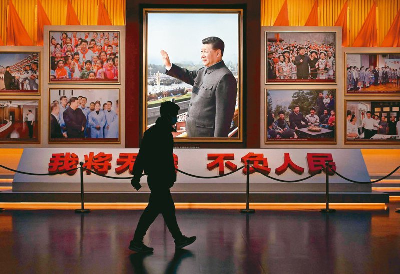 中共十九屆六中全會昨在北京閉幕，全會審議通過中共黨史上第三份「歷史決議」，突出習核心的歷史地位。法新社