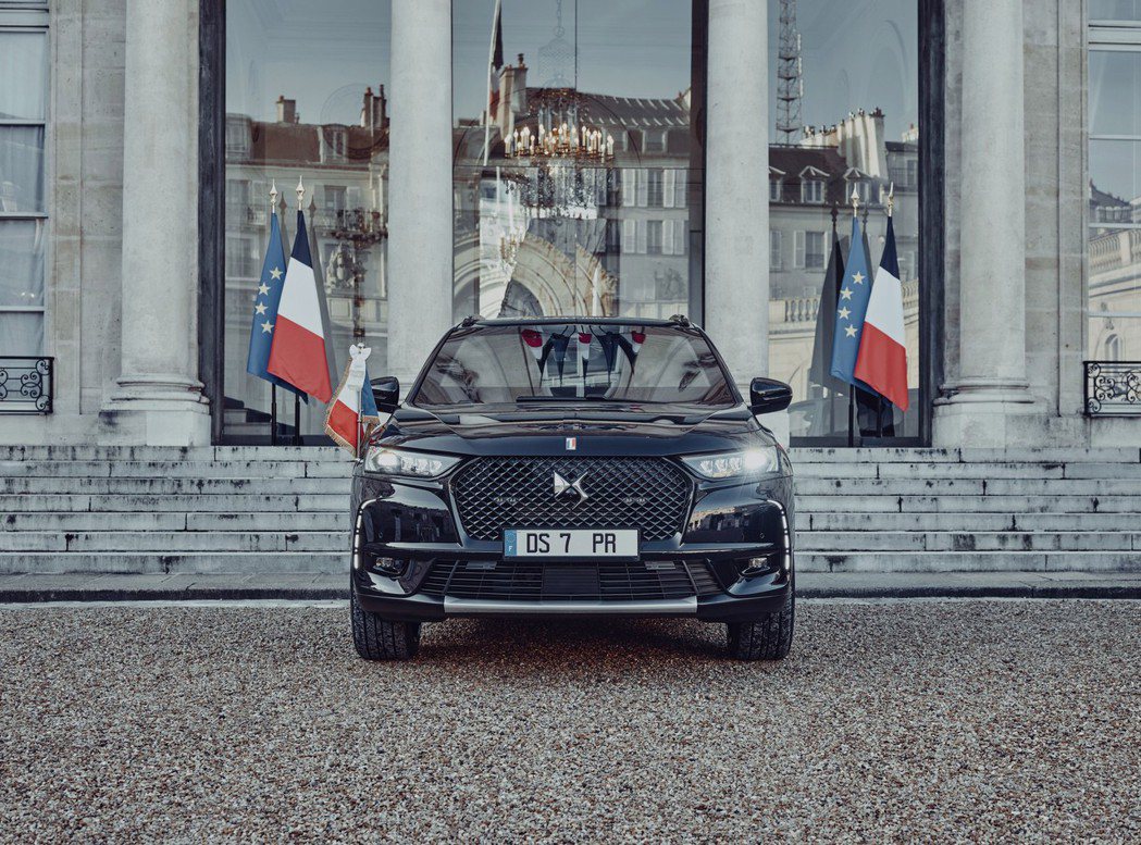以DS 7 CROSSBACK E-TENSE 4x4為打造的DS 7 CROSSBACK ÉLYSÉE，是法國總統馬克宏的最新專用坐駕。 摘自DS Automobiles
