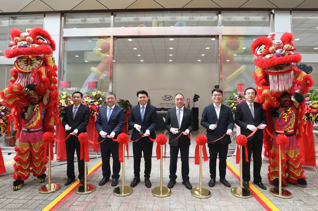 HYUNDAI商車經銷商匯昇汽車大中店新開幕。 圖／南陽實業提供