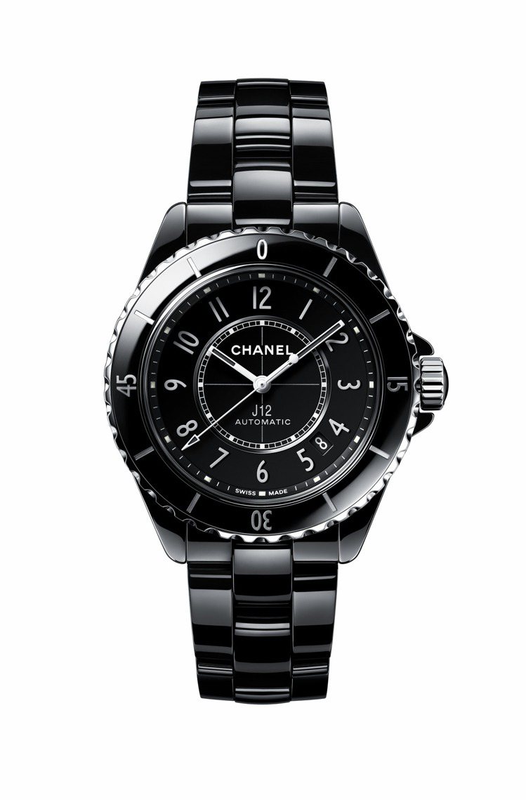 J12腕表，38毫米黑色高抗磨陶瓷搭配精鋼表殼、Caliber 12.1自動上鍊機械機芯，21萬9,000元。圖／香奈兒提供