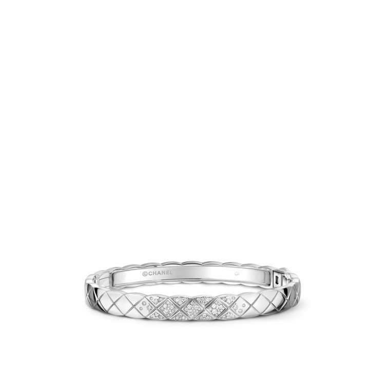 COCO CRUSH手環，18K白金鑲嵌鑽石，37萬1,000元。圖／香奈兒提供