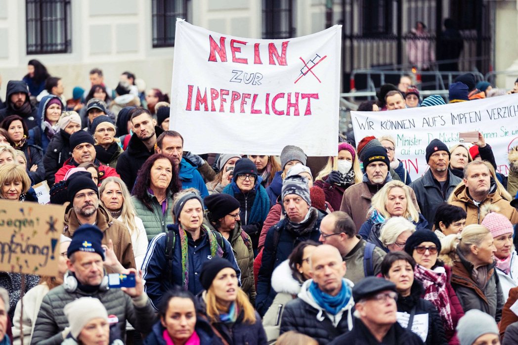 圖為周末的奧地利「反疫苗」抗議活動。 圖／法新社