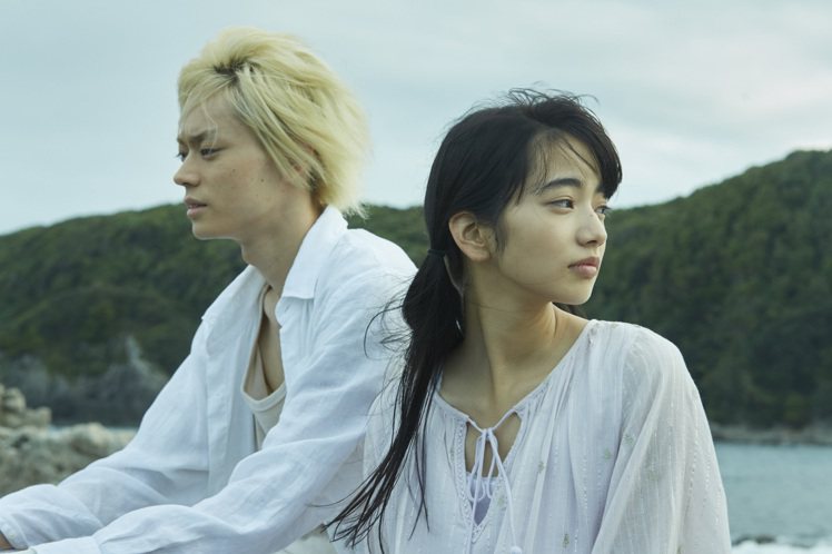 菅田將暉和小松菜奈演出的《溺水小刀》被封為「年度最期待的漫改純愛電影」。可樂電影提供