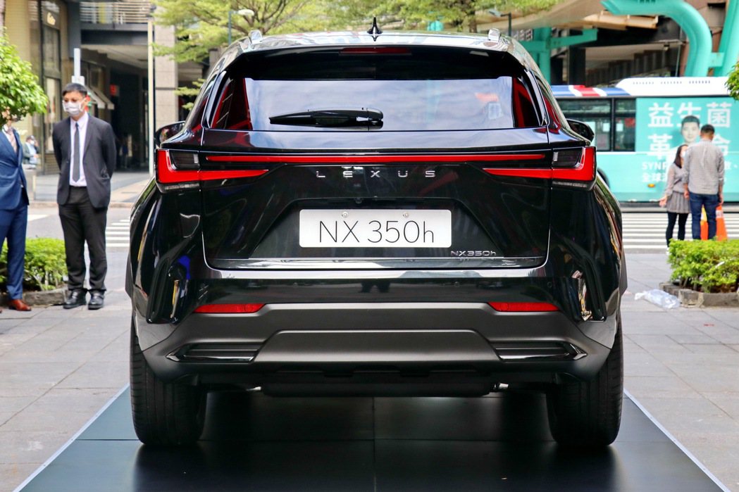 NX將是第一款車尾採用「LEXUS」字樣的車款，極具象徵意義。 記者陳威任／攝影