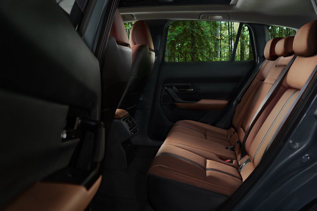 雖然整體車室空間被沒有加大，但後座同樣保有出風口等舒適配備。 圖／摘自Mazda