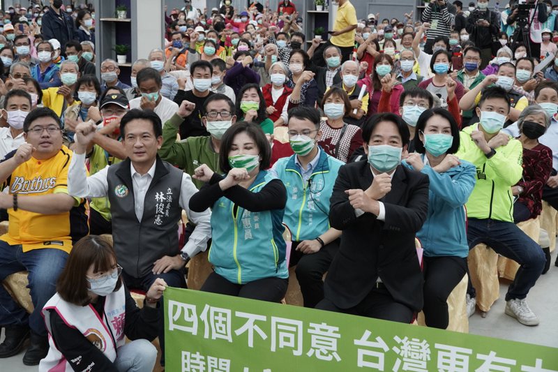 副總統賴清德在台南新營太子宮公投說明會呼籲鄉親投下「四個不同意」，若通過將讓國際社會誤會台灣要走回頭路。圖／聯合報系資料照片