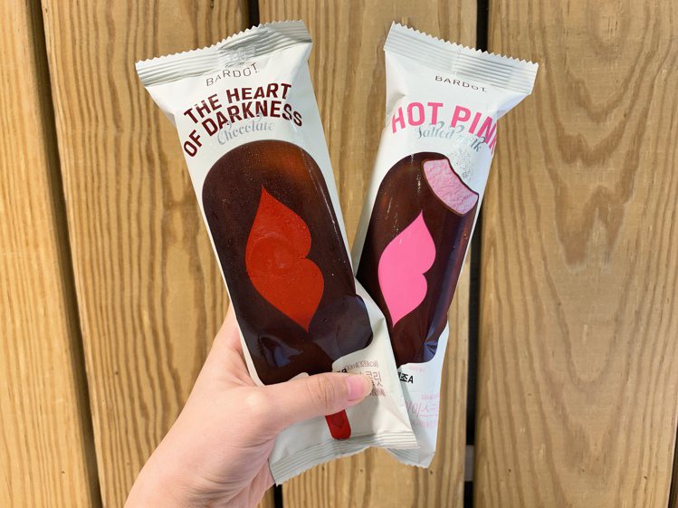 全家便利商店推出韓國流行的紅唇冰淇淋，共有「巧克力紅唇冰淇淋」、「喜瑪拉雅鹽紅唇...