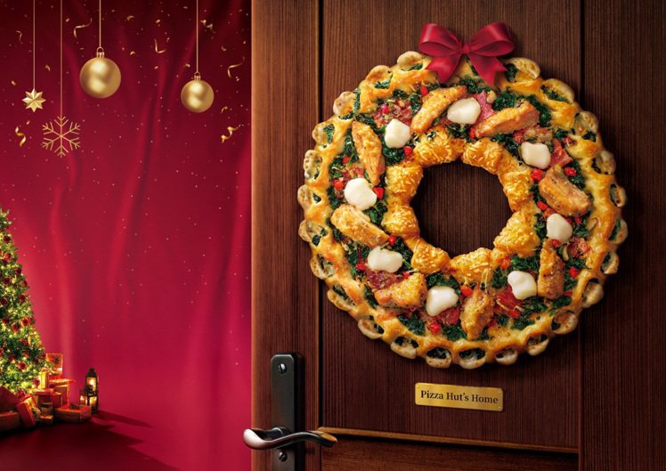 必勝客以聖誕花圈為靈感，推出「聖誕花圈烤雞比薩」。圖／必勝客提供