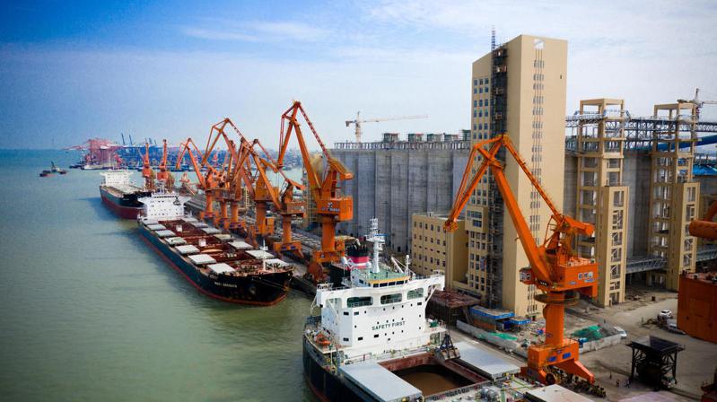 今年前10月廣東對東協進出口近兆元人民幣，同比增長15.6%。圖為廣州南沙糧食碼頭。（中新社）