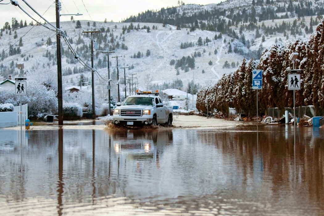 截至11月17日深夜為止，卑詩省的暴雨大洪災已知至少1死、3失蹤、超過1萬8,0...