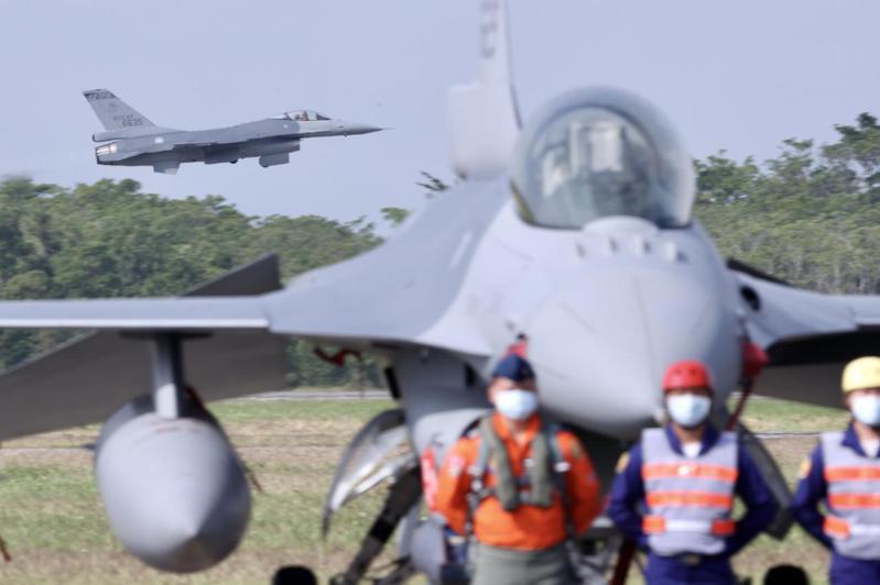 空軍將現有141架F-16A/B升級為F-16V（Block20），18日在嘉義基地舉辦首支「空軍F-16V型機接裝」典禮。 聯合報記者林俊良／攝影