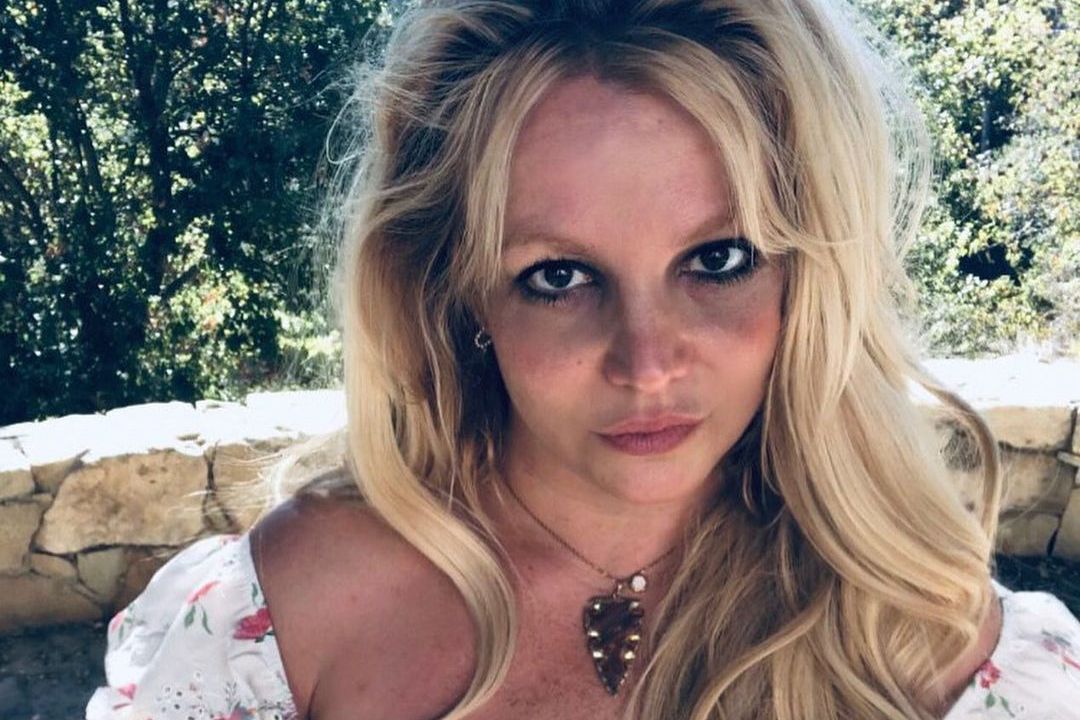 美國流行樂女歌手小甜甜布蘭妮（Britney Spears）在法官終結父親過去掌控她人生13年備受爭議的監護權後，今天首度直接對粉絲發言，感謝粉絲拯救了她的生命。布蘭妮接受父親監管13年，洛杉磯法官...