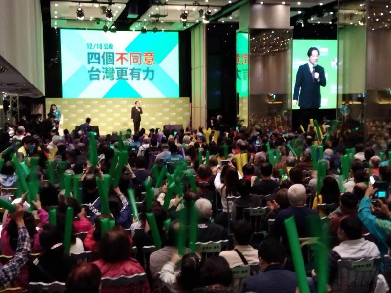副總統賴清德今晚出席「四個不同意，台灣更有力」公投說明會基隆場，號召群眾為了台灣未來生存發展，一定要出來投票，投不同意票，讓台灣能繼續往前走。記者邱瑞杰／攝影