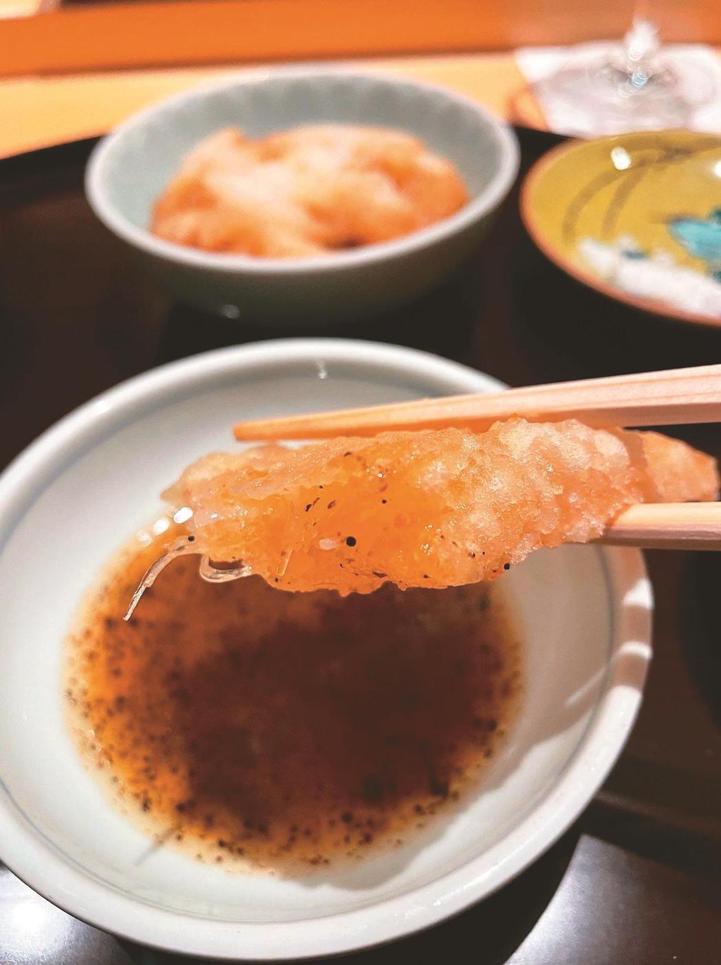 牡丹天ぷら 魚翅tempura。圖／劉永平提供