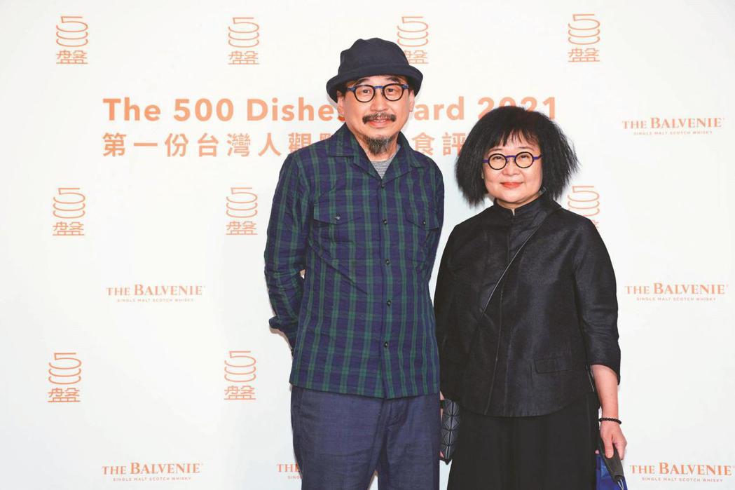 詹偉雄（左）夫婦 美學、文化趨勢家 圖／500盤採訪團隊攝影
