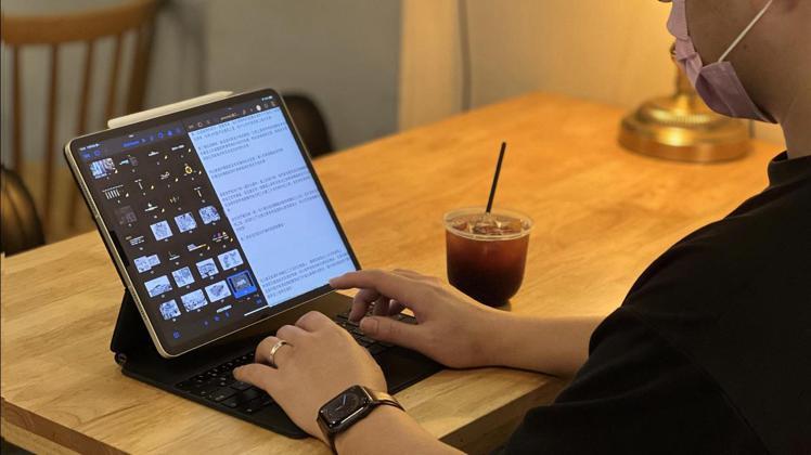 iPad Pro搭配巧控鍵盤，還可變身寫簡報的好幫手。圖／諾米＠nuomi提供