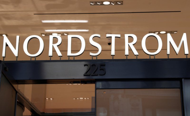 美國加州舊金山灣區高級百貨公司「諾斯壯」（Nordstrom）20日晚間遭到80名蒙面搶匪大規模搶劫。路透