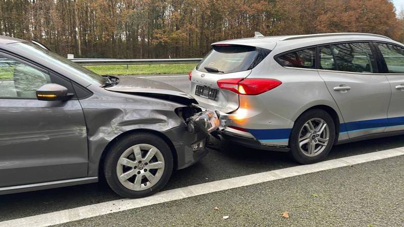 驚險一瞬間！男「撞壞」自己的車阻止悲劇發生。圖／取自dailymail