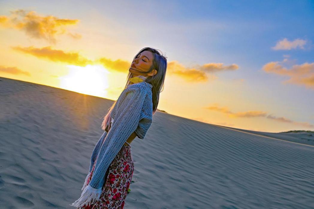 夏子薇趁拍攝「自由旅行」MV到台南來趟「秘境探險」。圖／薇波爐工作室提供