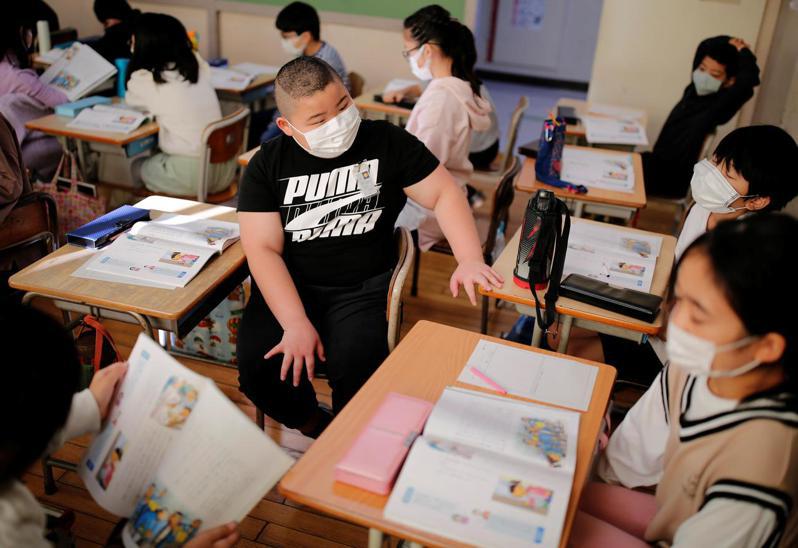 拒學可能發生在任何孩子身上，專家說，強迫他們回到教室不是上策。此為日本小學教室示意圖，與新聞無關。法新社