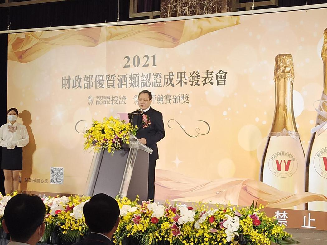 財政部長蘇建榮表示，今年認證酒品參加美國舊金山世界烈酒競賽，共勇奪25面獎牌，是...