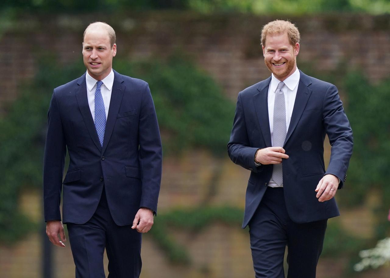 威廉（左）雖然才是英國未來的國王，哈利卻很長一段時間更搶風頭、更是話題焦點。（路透資料照片）