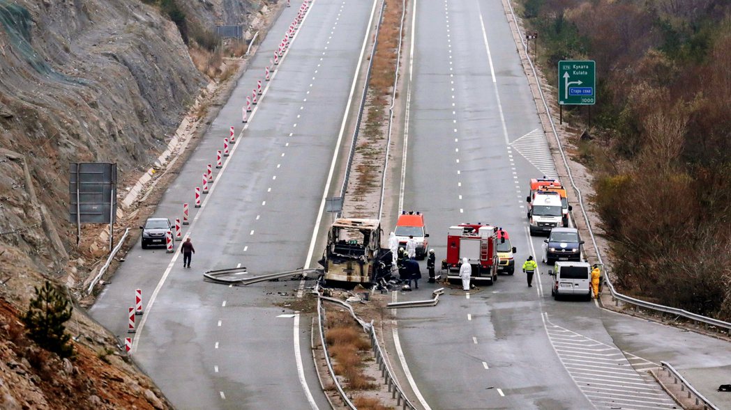 保加利亞23日凌晨2點發生一起死傷極為慘重的重大交通事故，一輛來自北馬其頓的旅行...