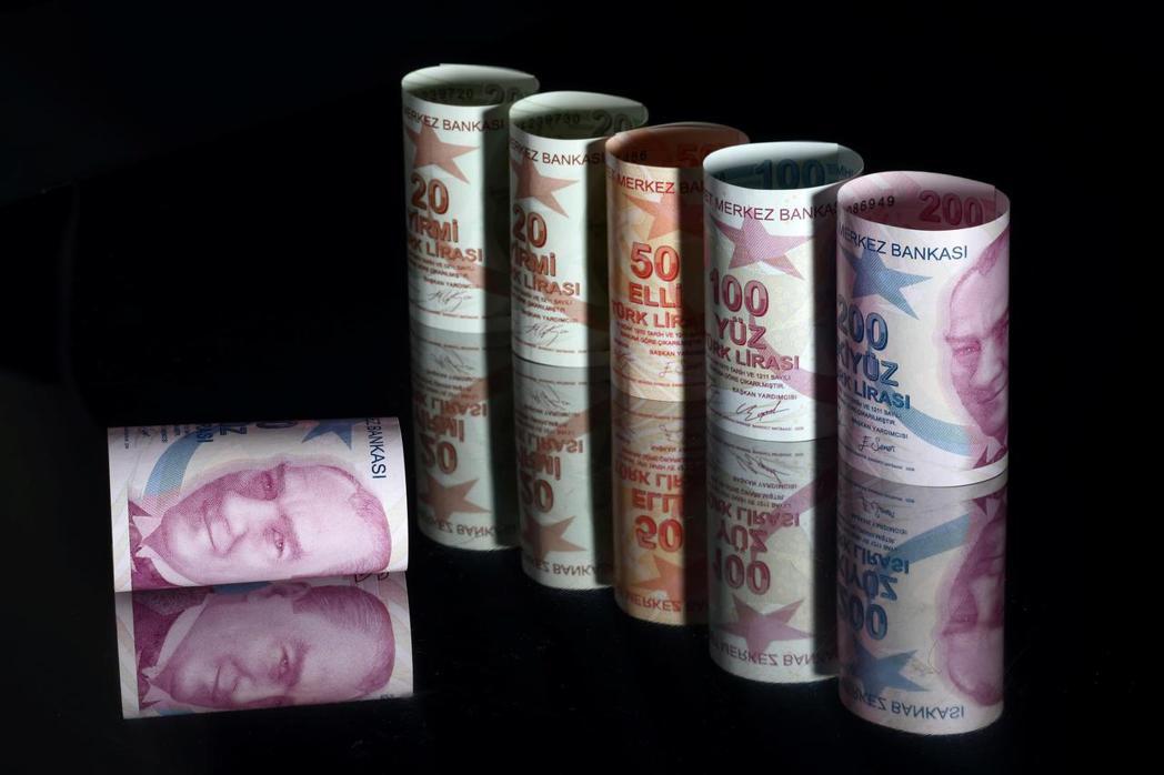 土耳其里拉匯率重貶。（路透）