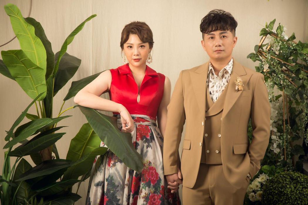 郭婷筠(左)與老公彭正2019年結婚生子，近期補拍婚紗照。圖／聖羅雅婚紗提供
