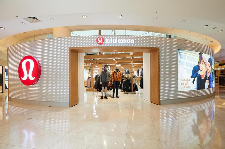 lululemon微風廣場門市佔地約70坪也是品牌在台的最大店點，提供完整的男、女服飾與配件。圖／lululemon提供