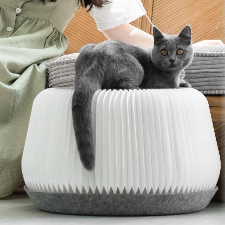 小宅生活推出「小宅貓抓凳」，皺褶設計讓方便貓咪磨爪外，還可當椅子使用。圖／誠品提...