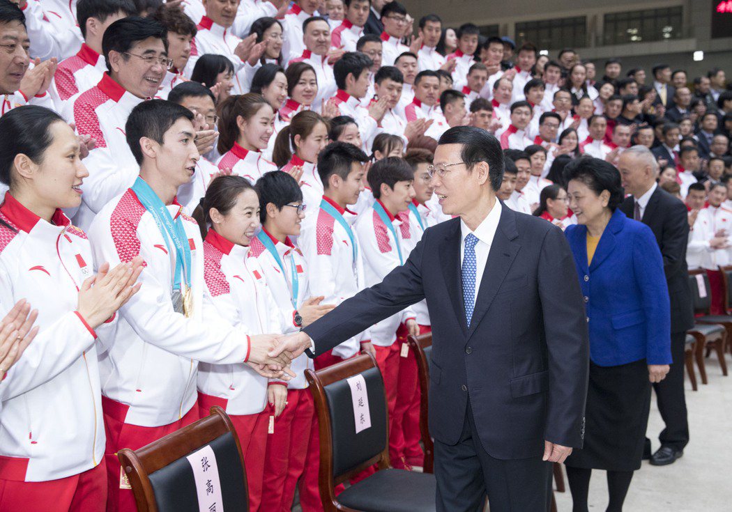 張高麗以副總理身份，接見2018年南韓平昌冬奧返國的中國代表隊選手。 圖／新華社