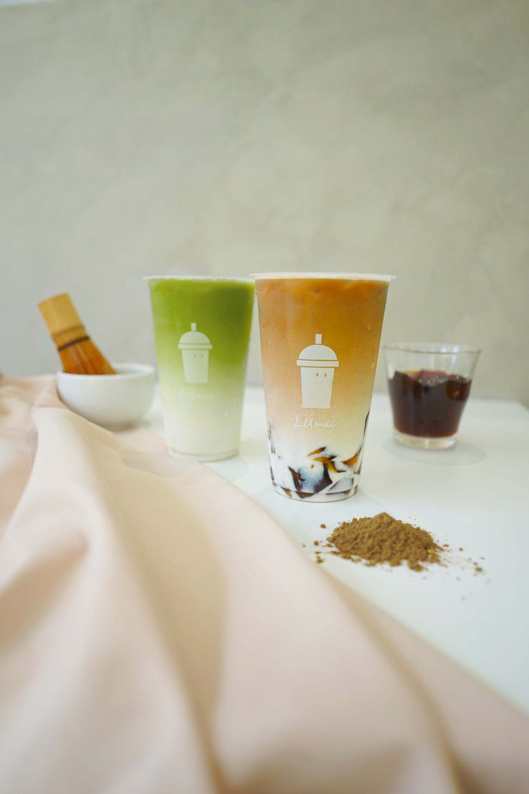 「極上特濃抹茶鮮奶、宇治手刷焙茶鮮奶」。圖／Lümii提供