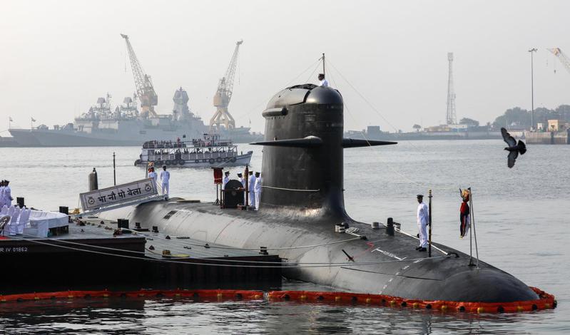 印度第4艘鮋魚級柴電動力攻擊潛艦「船帆座號」，今（25日）正式服役。歐新社