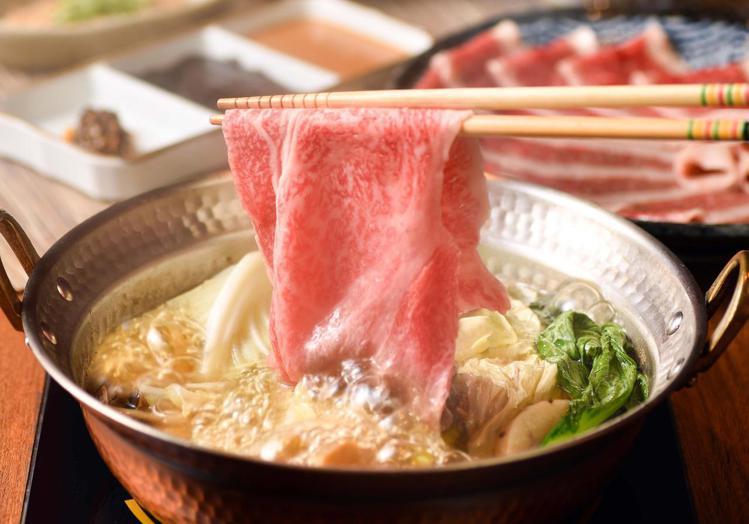 適合搭配日本和牛、西班牙Bellota伊比利豬的涮涮鍋。圖／乾杯提供